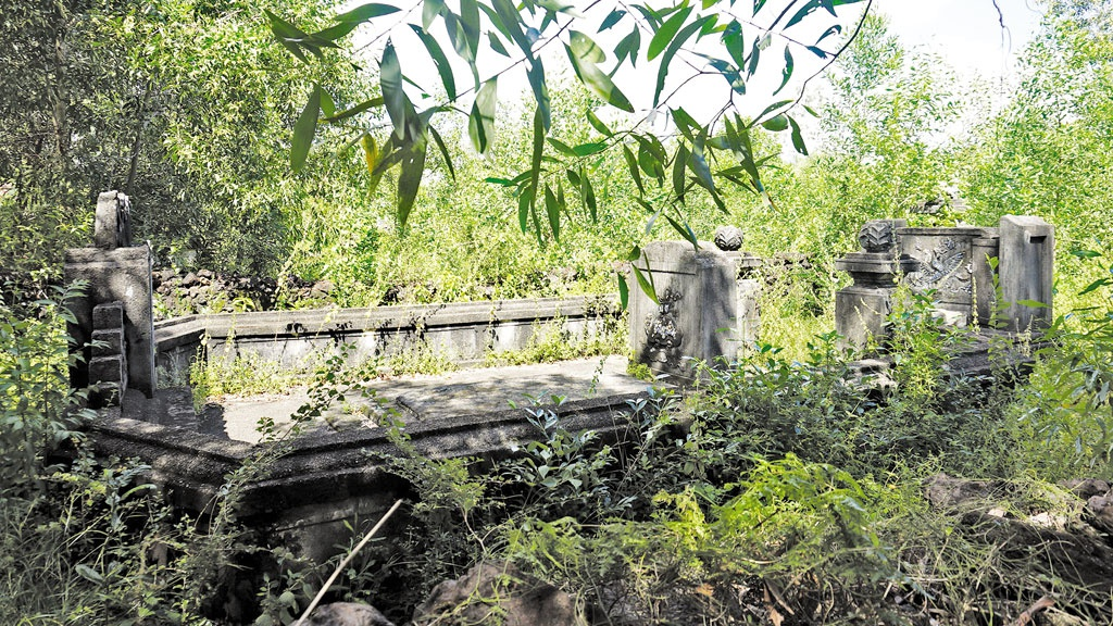 Ngôi mộ của Thống chế Lê Văn Hoan tại thôn Cẩm Toại Tây, xã Hòa Phong, Hòa Vang, Đà Nẵng.