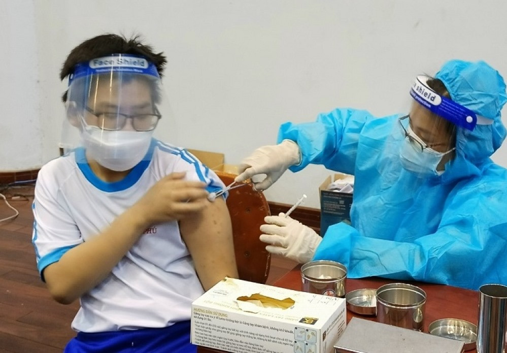 Tỉnh Bình Thuận tiêm vắc xin phòng Covid-19 cho trẻ em. Ảnh: VOV