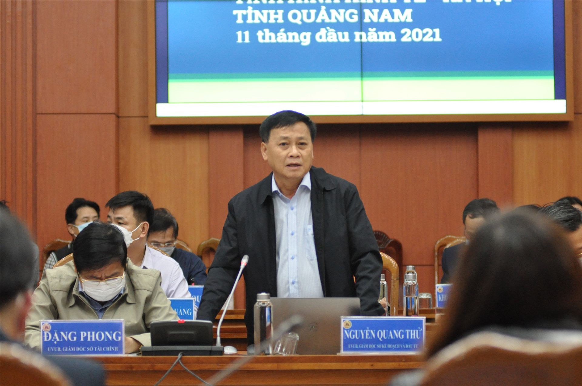 Giám đốc Sở Kế hoạch đầu tư Nguyễn Quảng Thử trình bày báo cáo kêt quả kinh tế xã hội. Ảnh: X.P