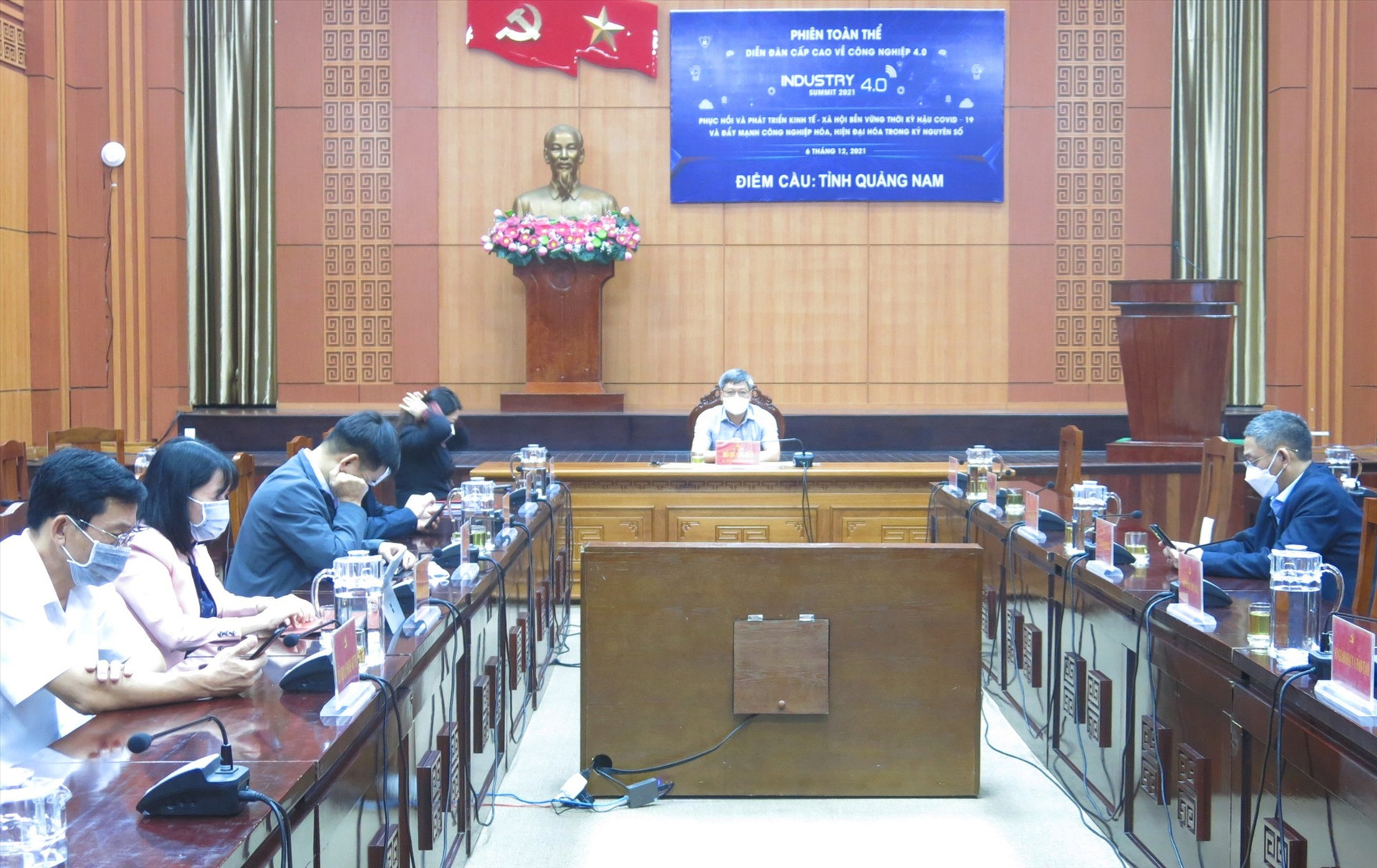 Phó Chủ tịch UBND tỉnh Hồ Quang Bửu chủ trì tại đầu cầu Quảng Nam. Ảnh: T.D