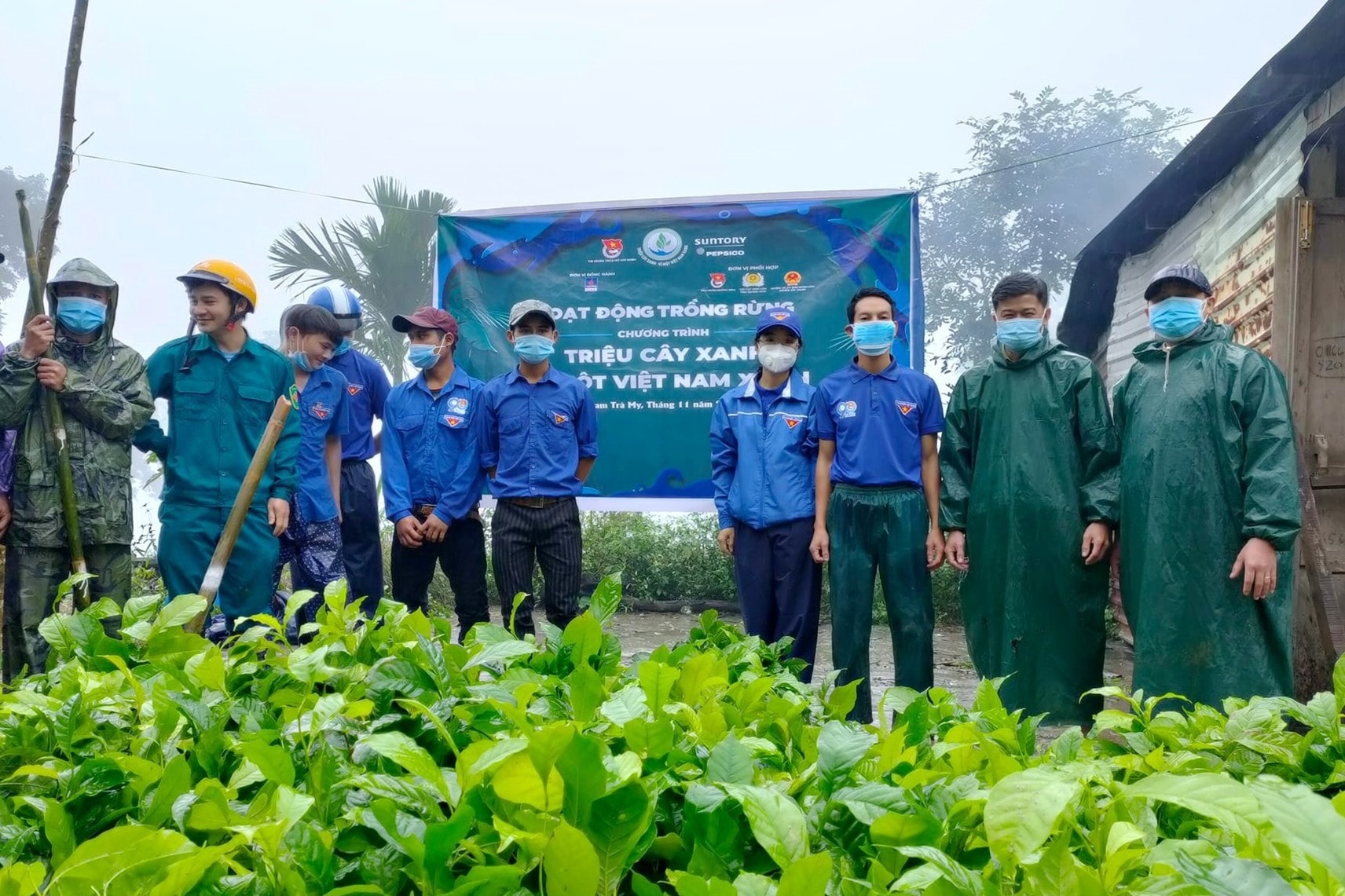 Huyện Đoàn Nam Trà My phát động lễ ra quân trồng 4.500 cây giổi tại khu vực làng Meng Tông. Ảnh: H.H