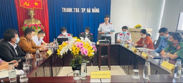 Thanh tra thành phố thực hiện công bố kết luận thanh tra đối với Công ty CP Đầu tư phát triển nhà Đà Nẵng. Ảnh: Thanh tra thành phố.