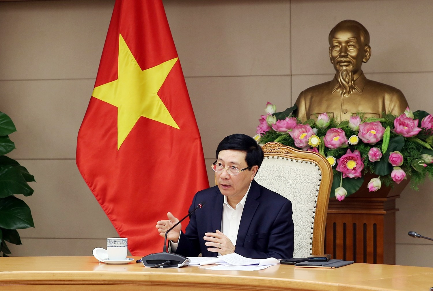 Phó thủ tướng thường trực Phạm Bình Minh chủ trì cuộc họp - Ảnh: VGP