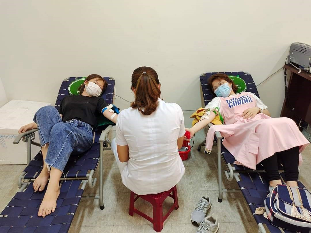 Những tình nguyện viên của CLB máu nóng Quảng Nam luôn chia sẻ những giọt máu cứu người mọi lúc mọi nơi. Ảnh: N.Q