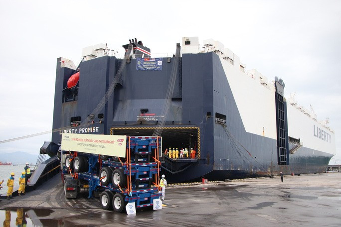 Việc vận chuyển được thực hiện bởi hãng tàu quốc tế là Liberty Global Logistics bằng tàu chuyên dụng RoRo. Ảnh: Đ.Y