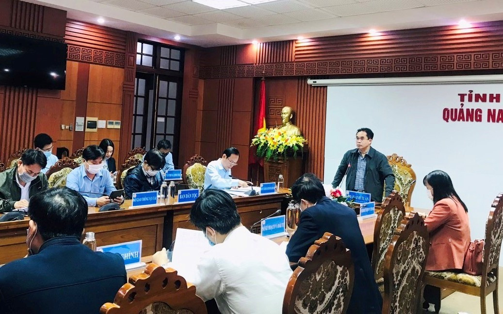 Phó Chủ tịch UBND tỉnh Trần Anh Tuấn phát biểu tại cuộc họp sáng nay 16.12. Ảnh: S.A