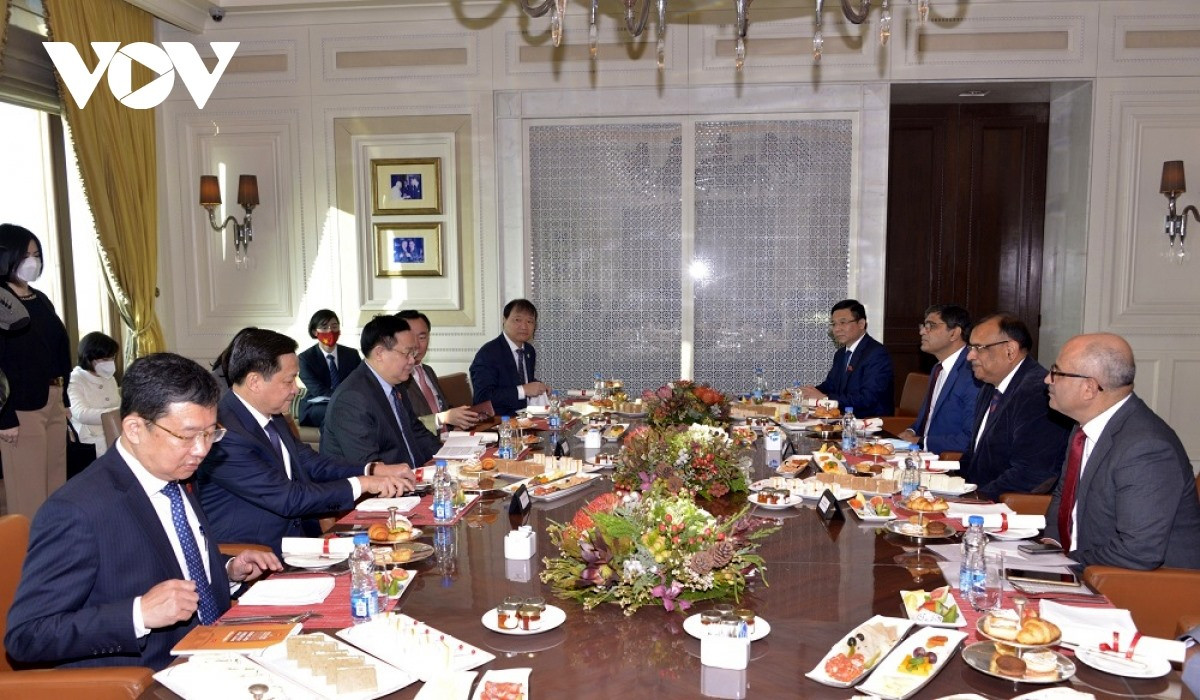 NA Chairman Vuong Dinh Hue expects a new wave of Indian investment in Vietnam, including in the field of oil and gas exploration and production, while receiving AK Gupta, managing director and CEO of the India Oil and natural Gas Corporation (ONGC) in New Delhi.