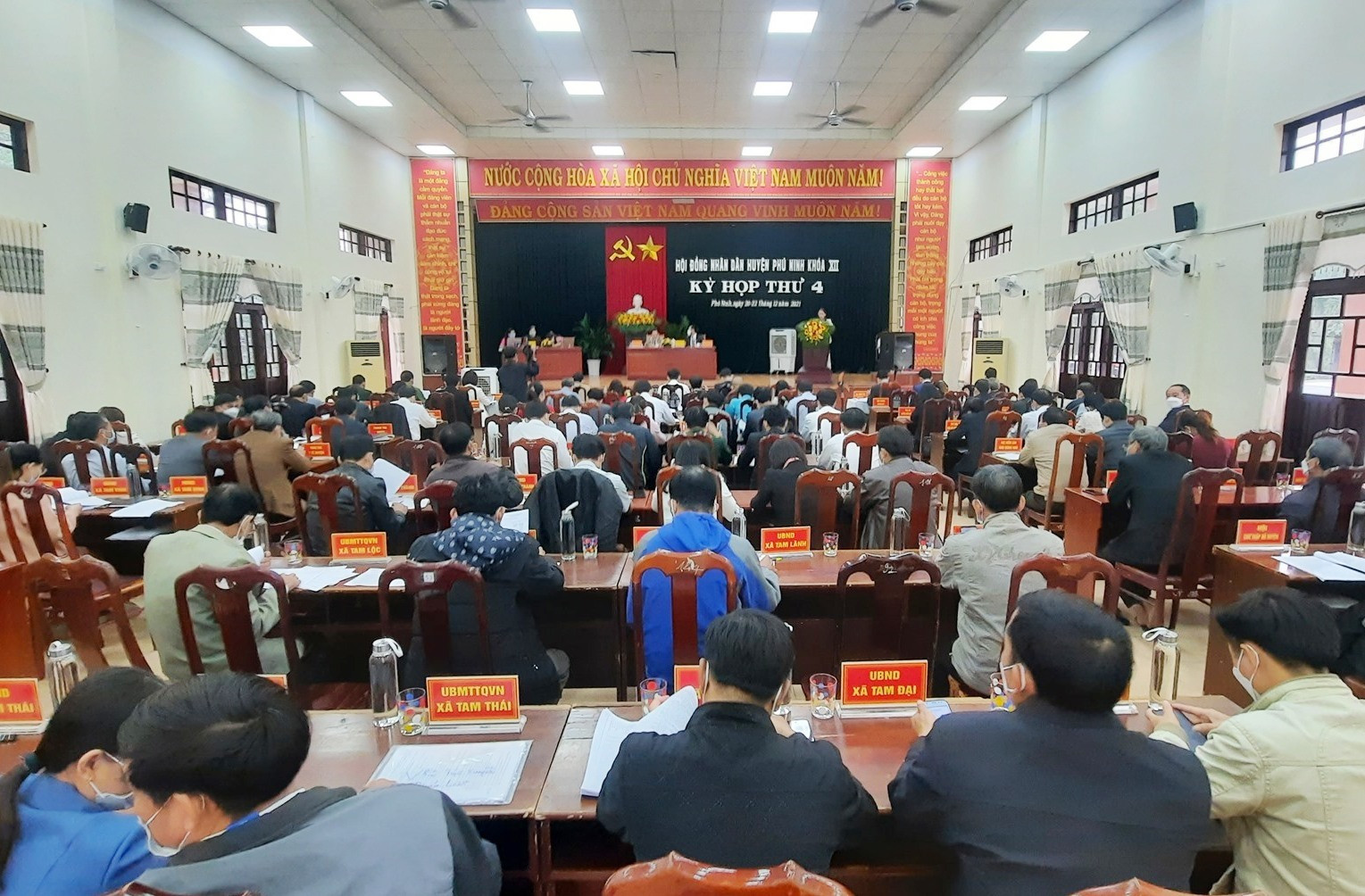 Quang cảnh khai mạc kỳ họp thứ 4 HĐND huyện Phú Ninh khóa XII. Ảnh: Đ.V