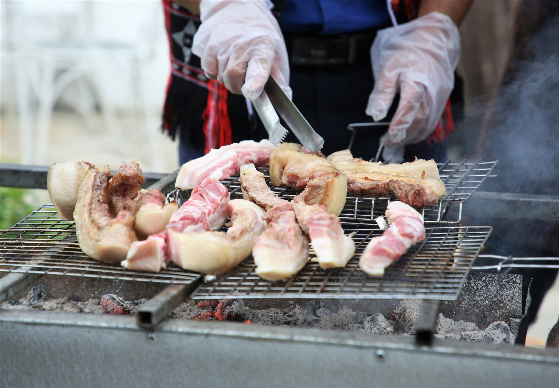Thịt heo đen Nam Giang được đánh giá có chất lượng cao, kỳ vọng sẽ tạo nên thương hiệu đặc trưng giúp cải thiện sinh kế, nâng cao đời sống cho đồng bào địa phương. Ảnh: A.N