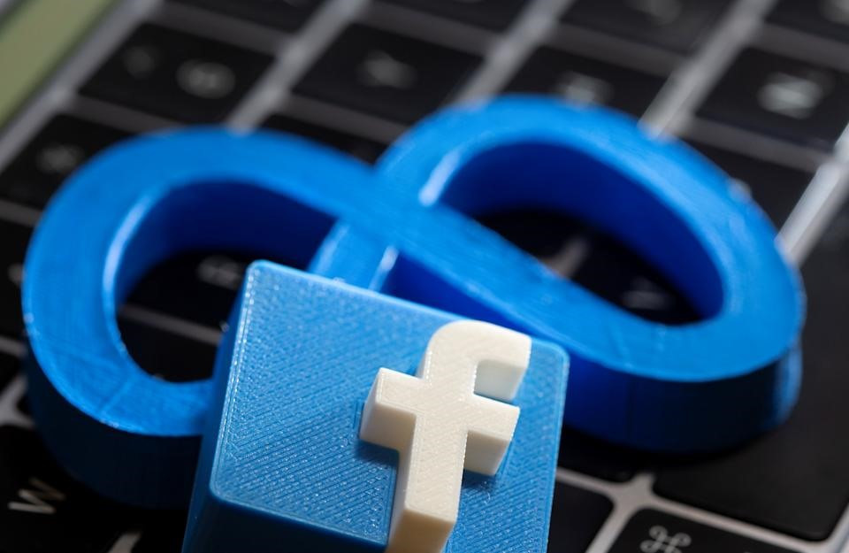 Facebook sẽ khuyến nghị những người dùng này truy cập lại cài đặt quyền riêng tư của họ và kích hoạt biện pháp bảo mật tài khoản bổ sung như xác thực hai yếu tố. Ảnh: Yahoo Finance