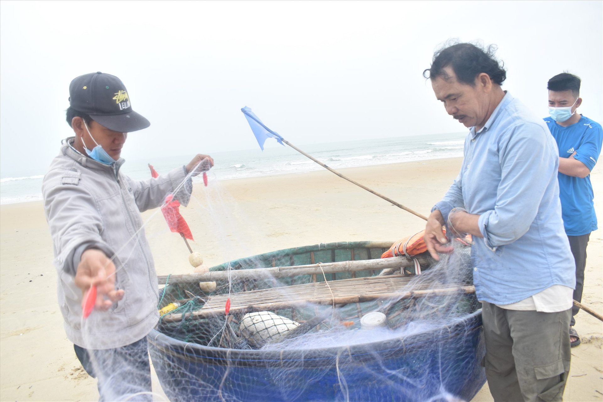 Ông Phạm Minh Thiện (67 tuổi) cho biết, cá khoai được bán cho các chợ, nhà hàng hải sản ở Đà Nẵng với giá 80 - 100 ngàn đồng/kg. Mỗi chuyến đi biển, ông thu được từ 500 - 1 triệu đồng.