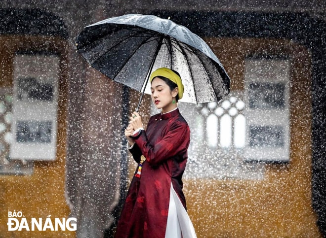 Mưa làm nên nét đặc trưng của Huế. Ảnh: DOÃN QUANG