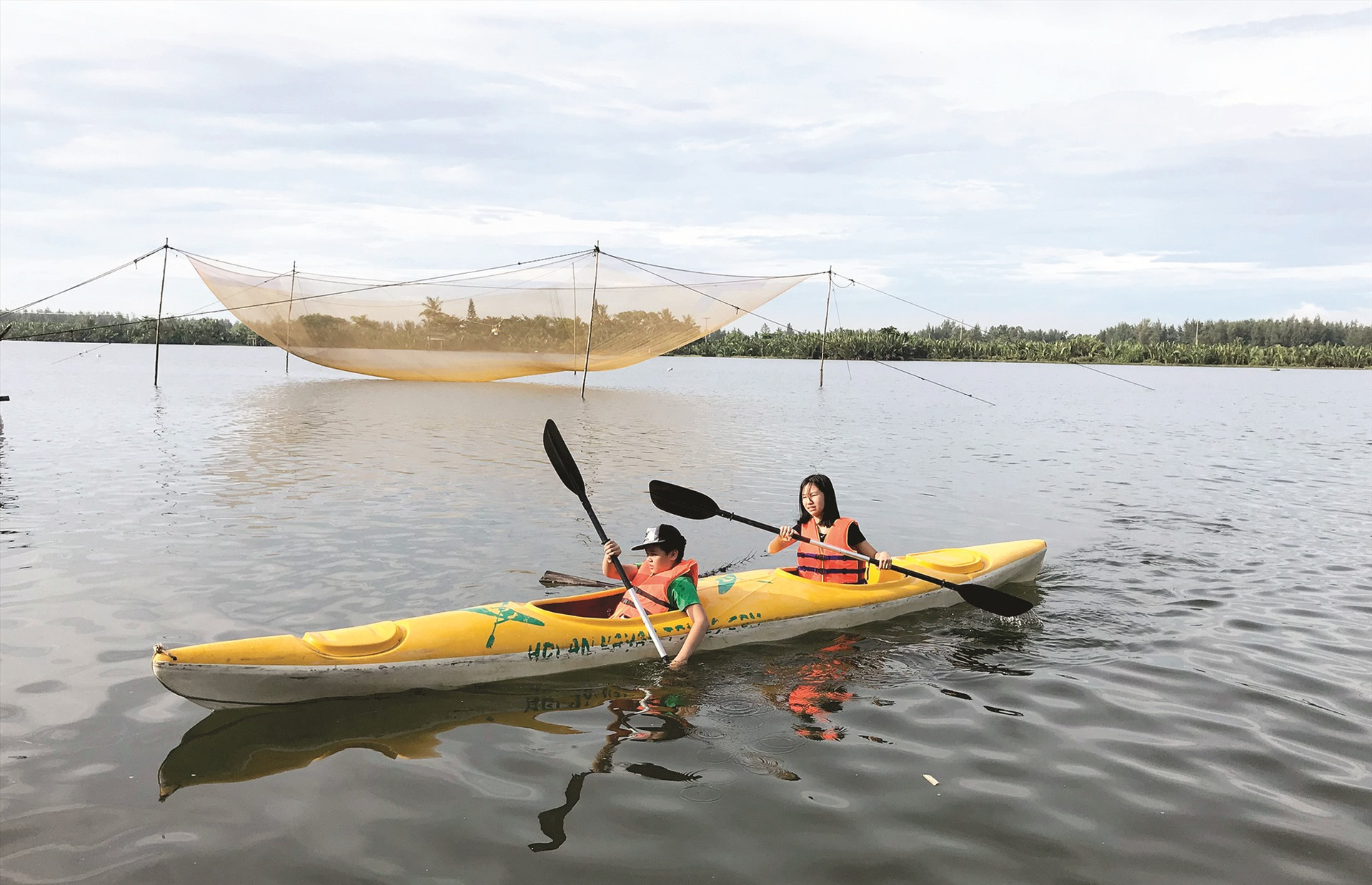 Thuyền kayak trở thành sứ giả môi trường.