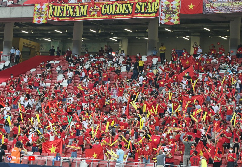 Khán giả Việt Nam luôn cổ vũ nhiệt tình cho đội tuyển tại AFF Cup 2020. Ảnh: VFF
