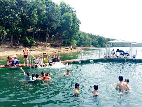 Khu du lịch Hồ Phú Ninh.