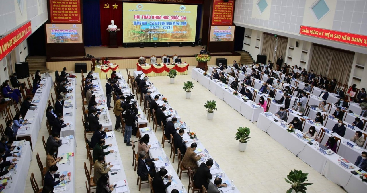 Hội thảo đã thành công tốt đẹp, ghi nhận nhiều đóng góp của các nhà nghiên cứu, nhà khoa học để Quảng Nam phát triển bền vững trong tương lai. Ảnh: P.V