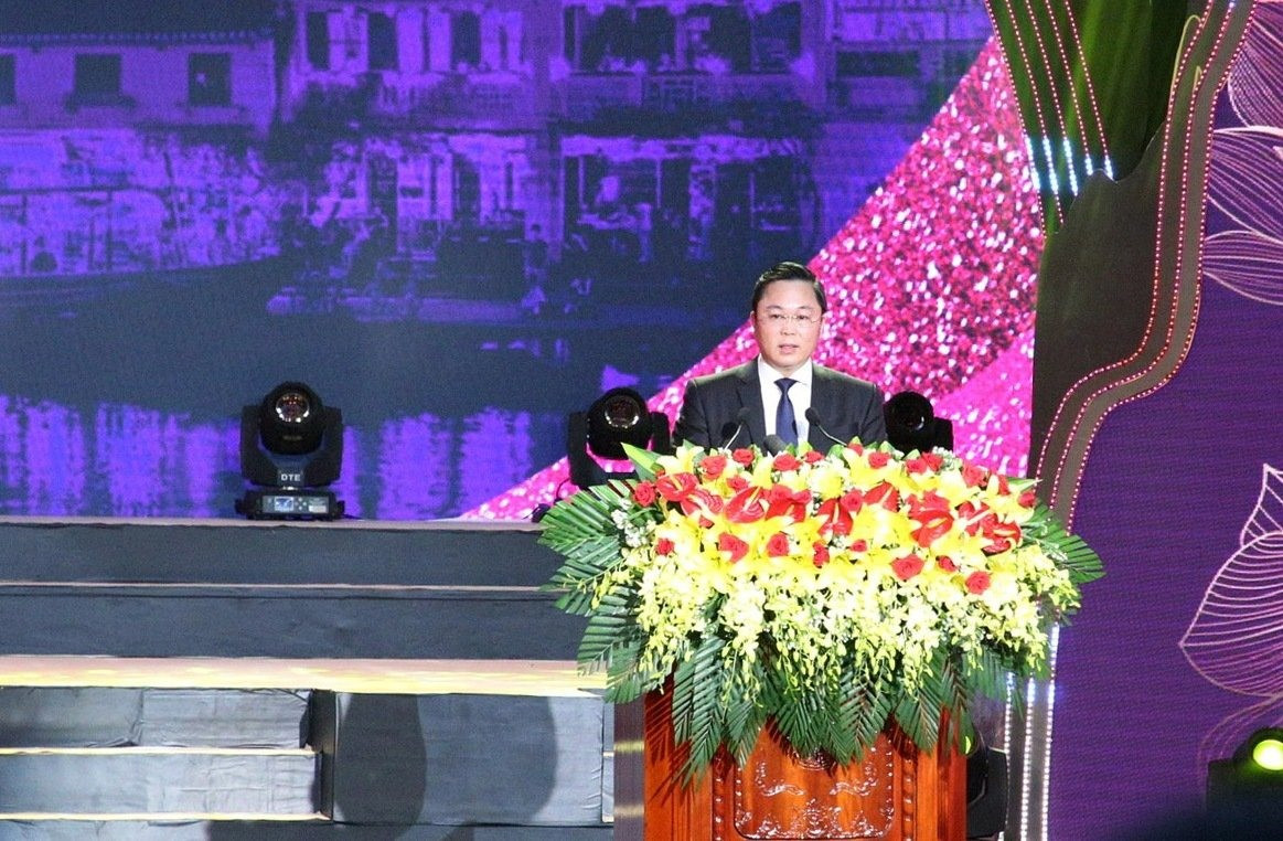 Chủ tịch UBND tỉnh Lê Trí Thanh phát biểu tiếp thu ý kiến chỉ đạo của Chủ tịch nước Nguyễn Xuân Phúc. Ảnh: P.V