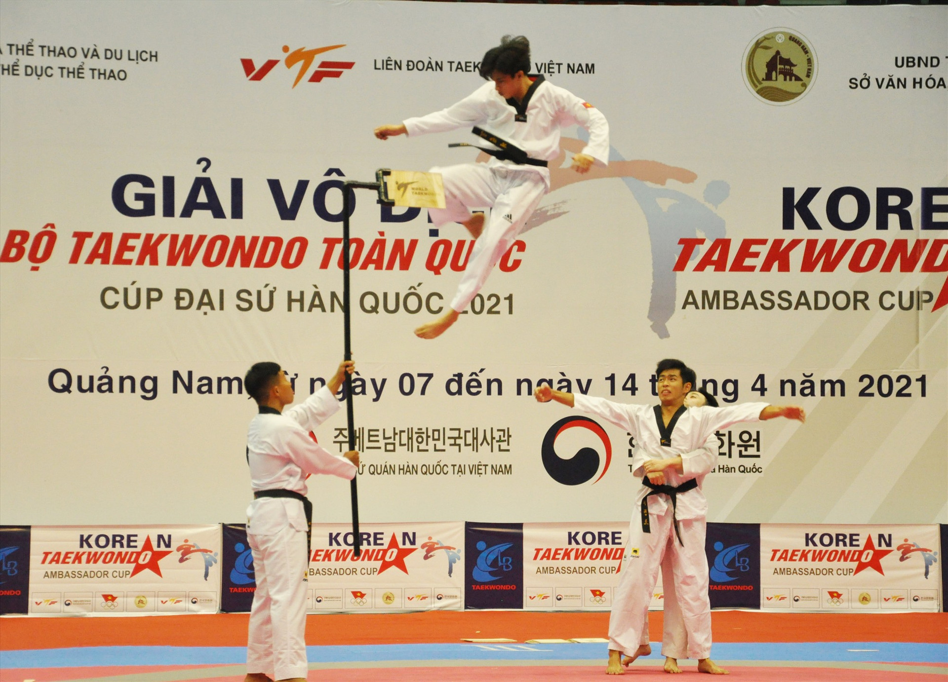 Một pha biểu diễn tại giải vô địch các câu lạc bộ Taekwondo toàn quốc năm 2021 tổ chức tại Quảng Nam. Ảnh: T.VY
