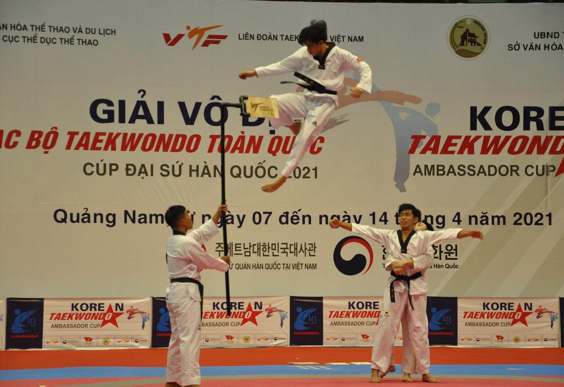 Một pha biểu diễn tại Giải vô địch các câu lạc bộ Taekwondo toàn quốc năm 2021 tổ chức tại Quảng Nam. Ảnh: T.VY