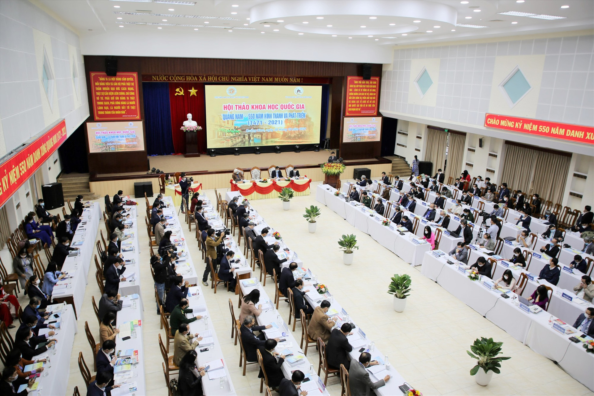 Hội thảo khoa học quốc gia “Quảng Nam - 550 năm hình thành và phát triển”. Ảnh: X.H