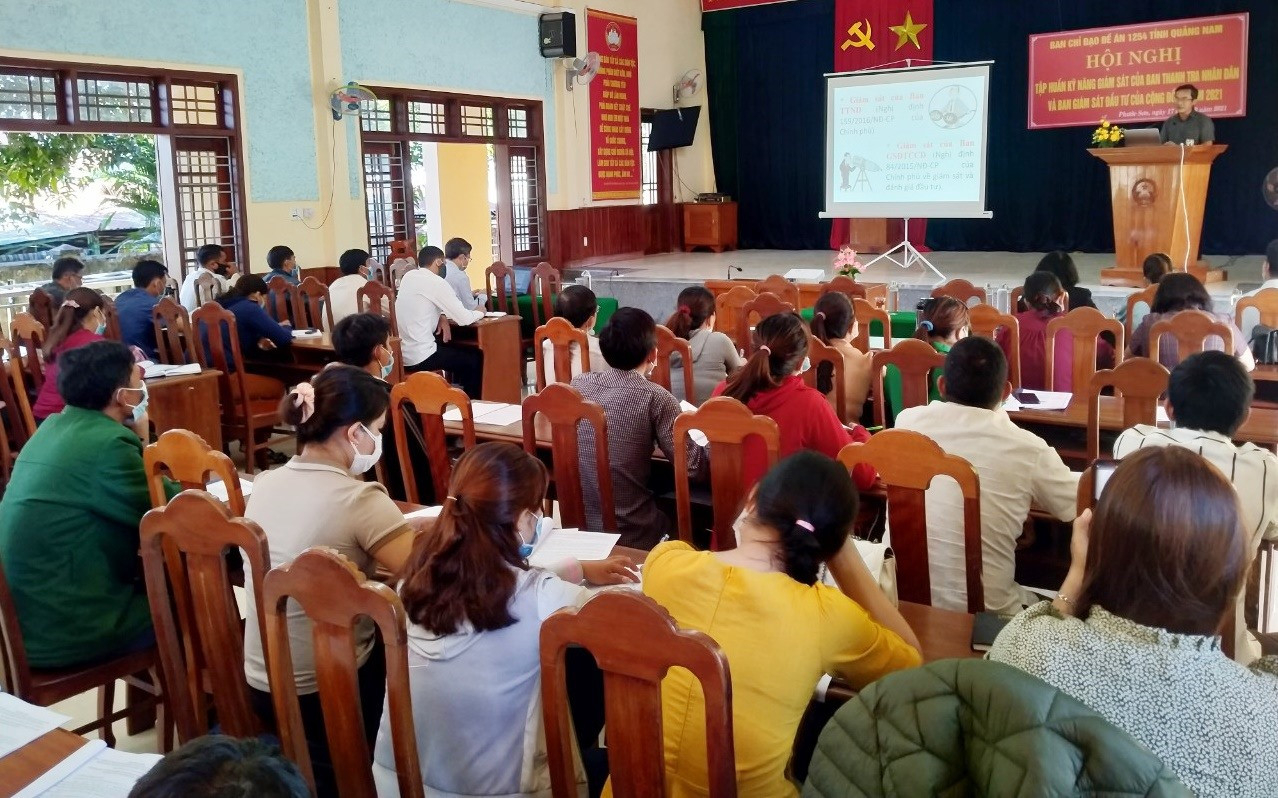 Ban Thường trực Ủy ban MTTQ Việt Nam tổ chức nhiều lớp tập huấn kỹ năng giám sát cho cán bộ mặt trận cơ sở. Ảnh: N.Đ