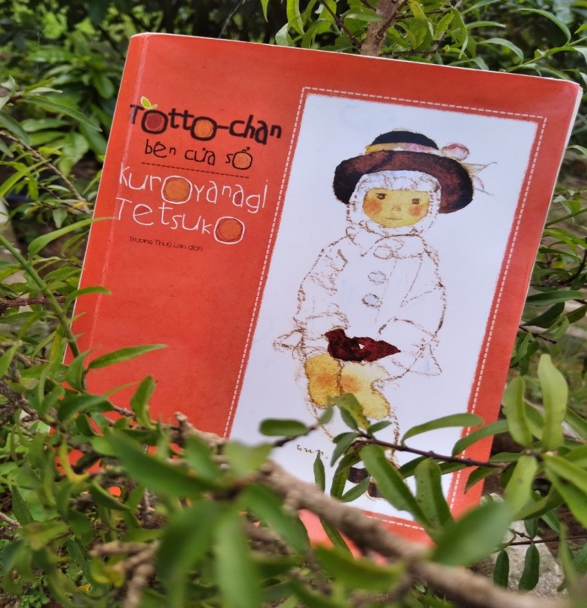 Bìa tập sách “Totto-chan bên cửa sổ”.