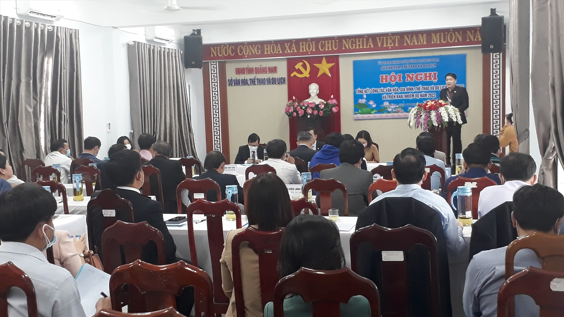 Phó Chủ tịch UBND tỉnh Trần Văn Tân phát biểu tại hội nghị. Ảnh: T.V