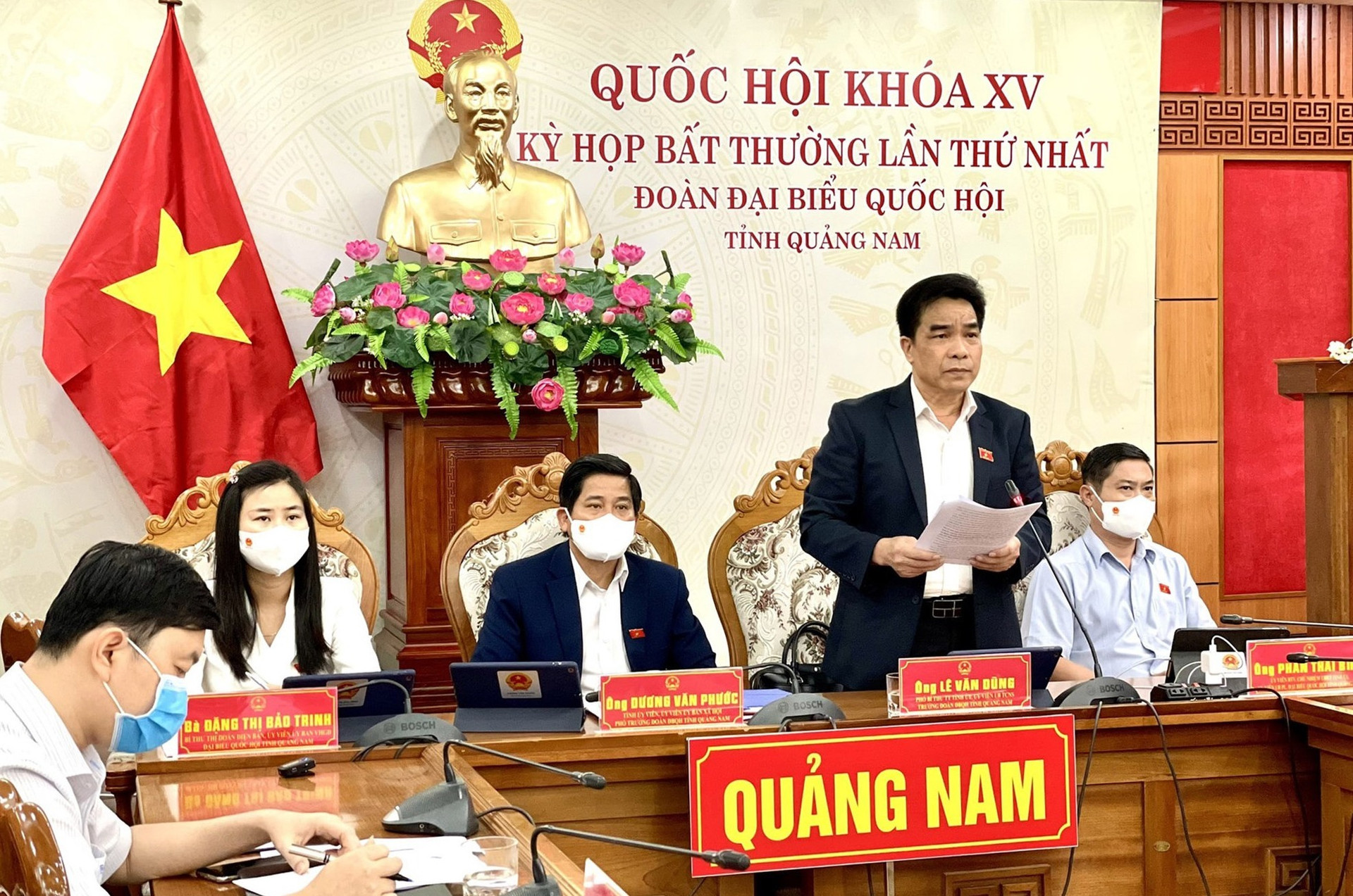 Trưởng đoàn ĐBQH tỉnh Lê Văn Dũng phát biểu thảo luận trực tuyến sáng nay 7.1.2021