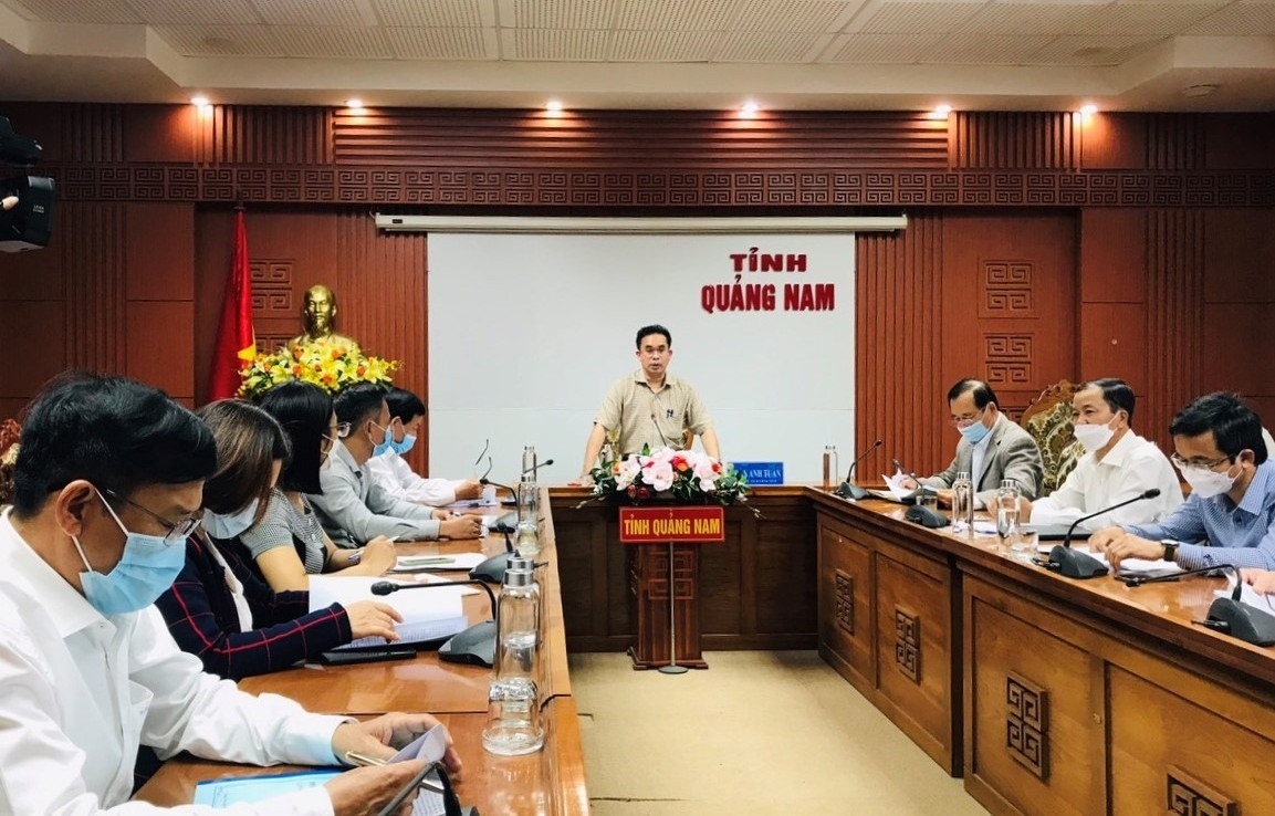 Phó Chủ tịch UBND tỉnh Trần Anh Tuấn phát biểu tại hội nghị. Ảnh: V.A