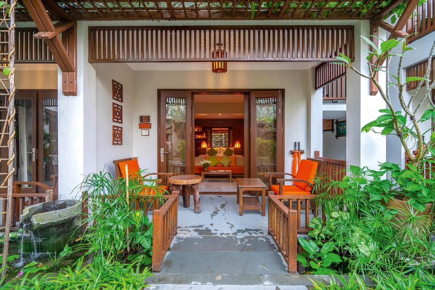 Hoi An Chic is located in an immense rice field and surrounded with green gardens. It is mainly made of wood, bamboo and marble. All its 17 rooms have balconies and are decorated with delicately carved woodworks that are a hybrid of classic and modern styles. All the things used in Hoi An Chic are environmentally friendly. A room costs from VND 1.9 million a night. Photo: Hoi An Chic