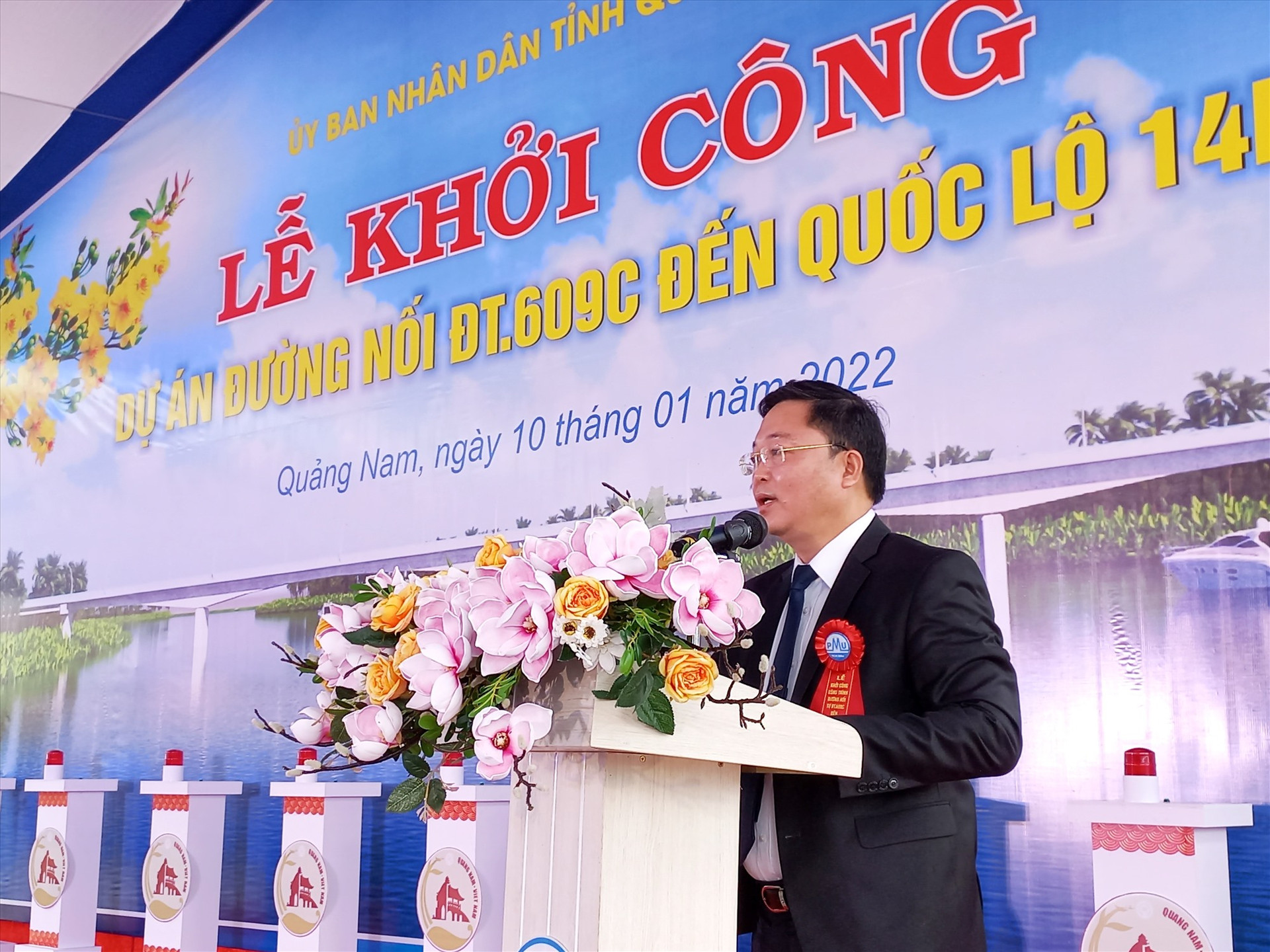 Chủ tịch UBND tỉnh Lê Trí Thanh yêu cầu chủ đầu tư, các nhà thầu phát huy tinh thần trách nhiệm. Ảnh: CT