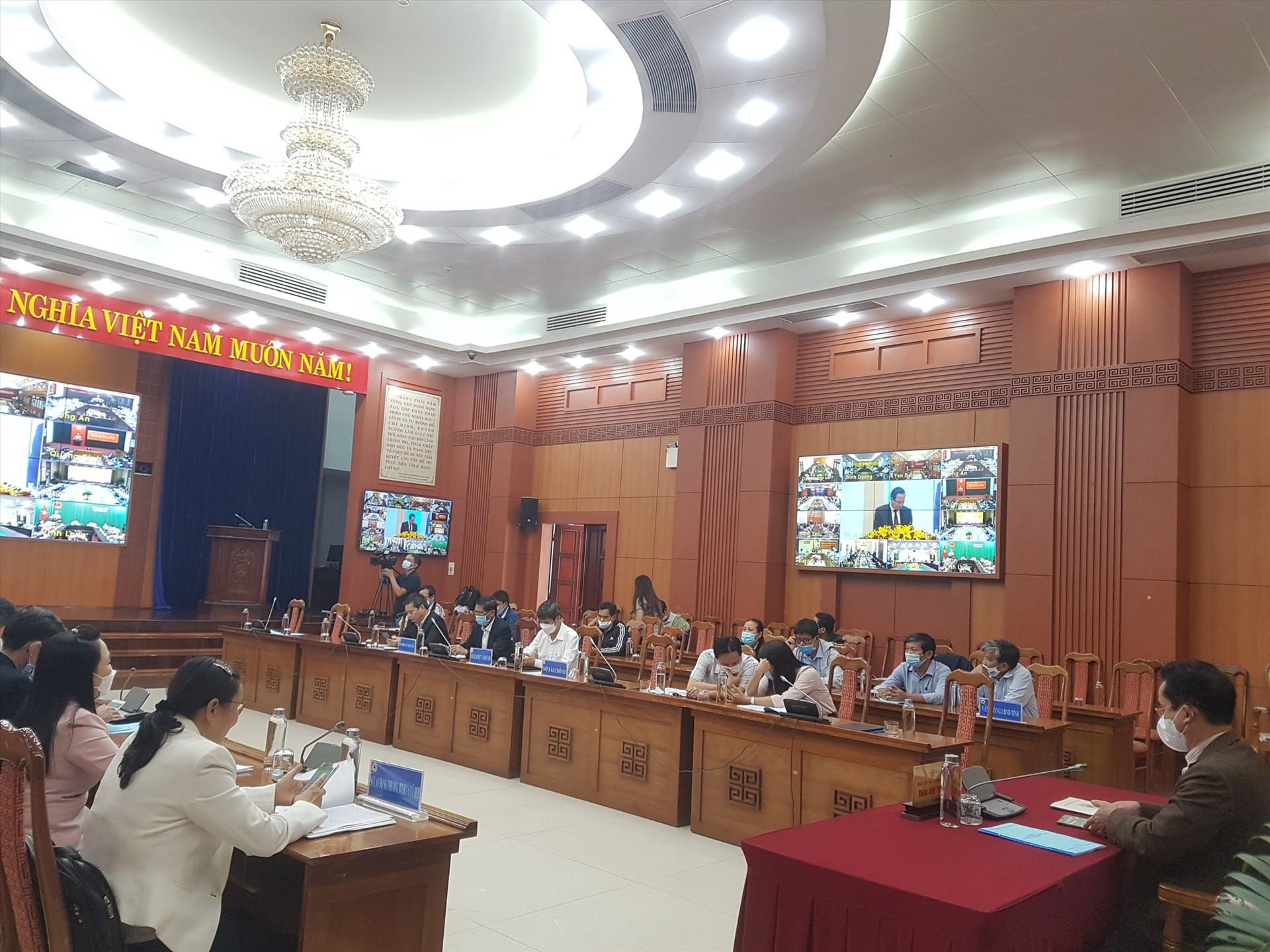 Hội nghị trực tuyến của Bộ LĐ-TB&XH tại điểm cầu Quảng Nam. Ảnh: D.L