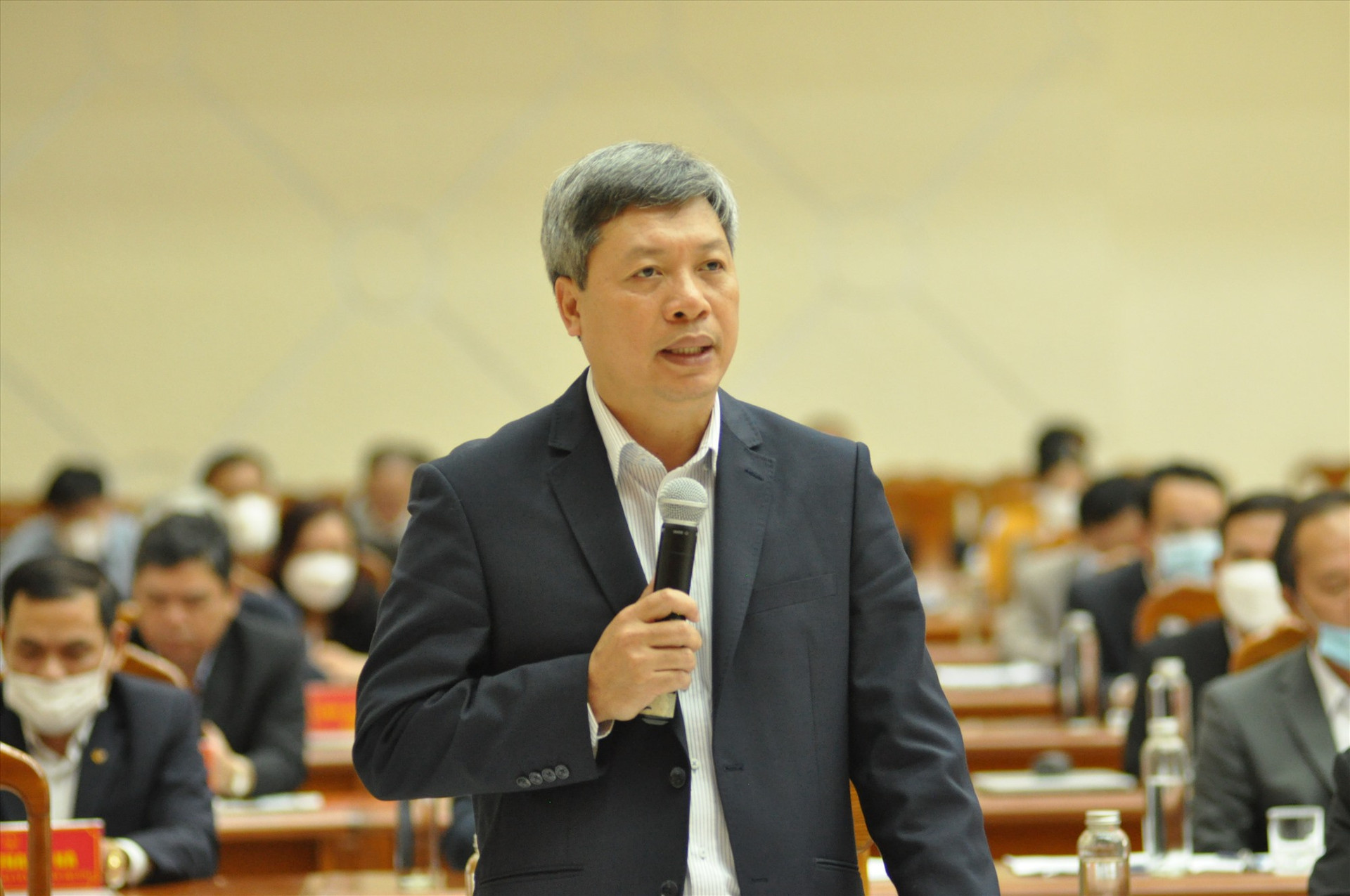Phó Chủ tịch UBND tỉnh Hồ Quang Bửu giải trình thêm một số nội dung các đại biểu thảo luận. Ảnh:X.P