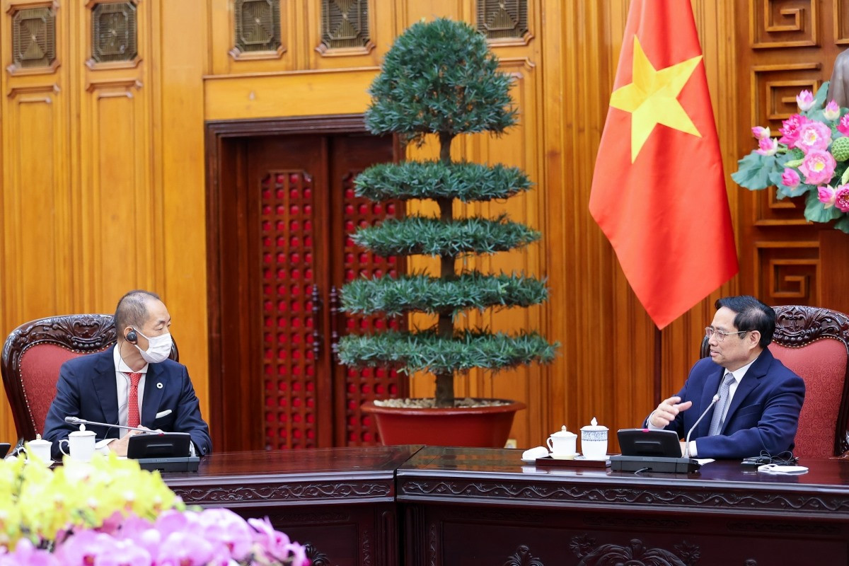 PM Pham Minh Chinh receives visiting Regional Director for the Western Pacific of the World Health Organization Takeshi Kasai in Hanoi on January 11. (Photo: VGP)