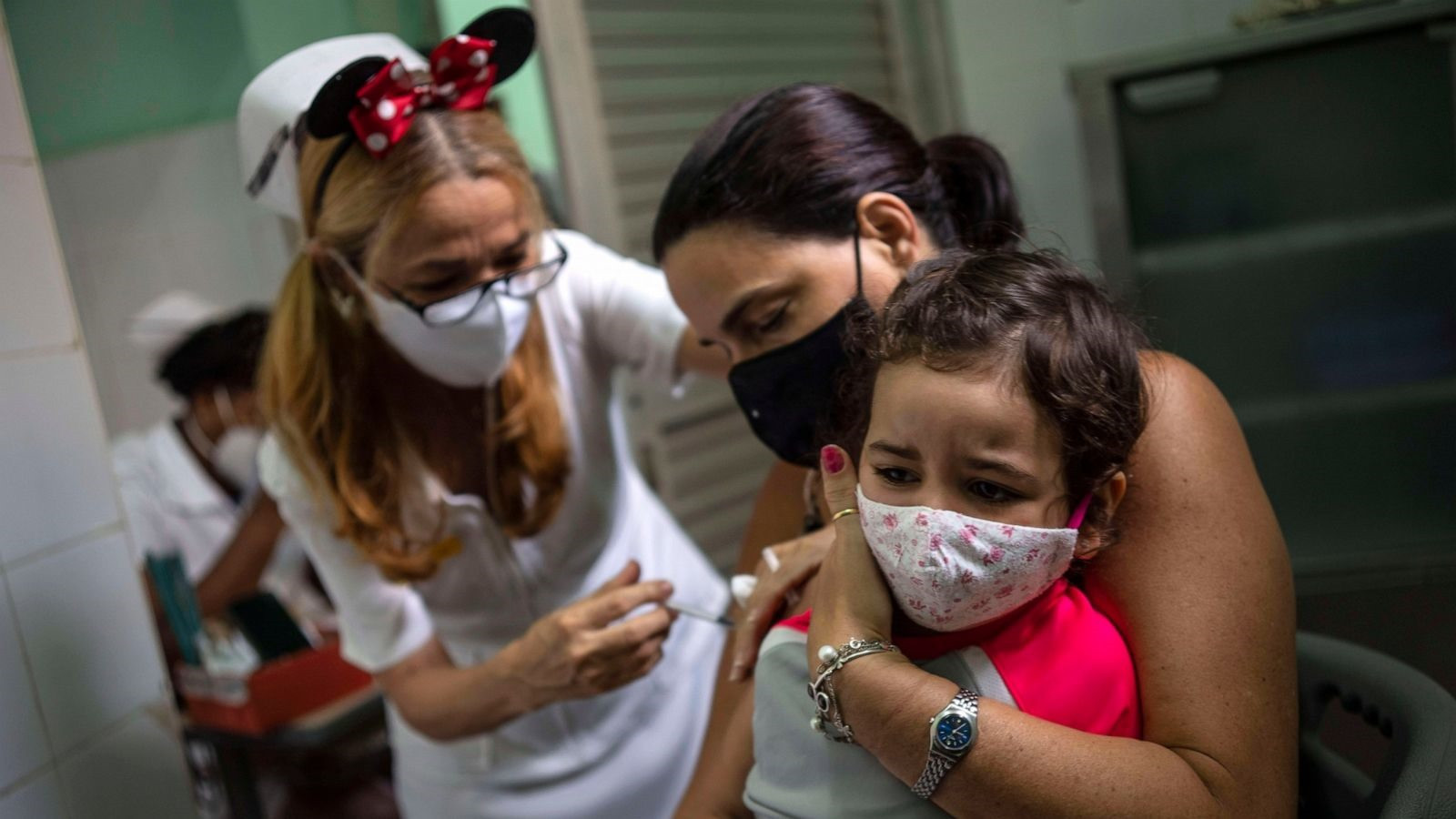 Cuba - quốc gia đầu tiên trên thế giới tiêm vắc xin Covid-19 cho trẻ từ 2 tuổi. Ảnh: AP