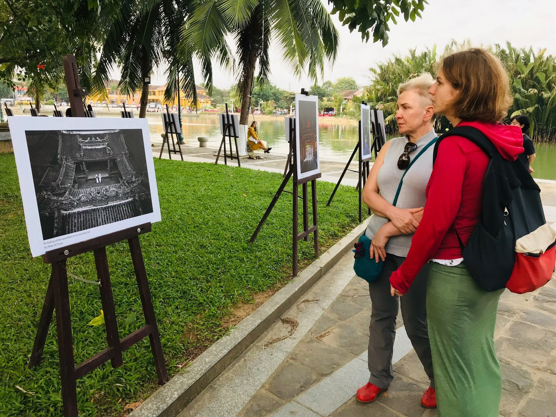 Foreign tourists come back to Vietnam