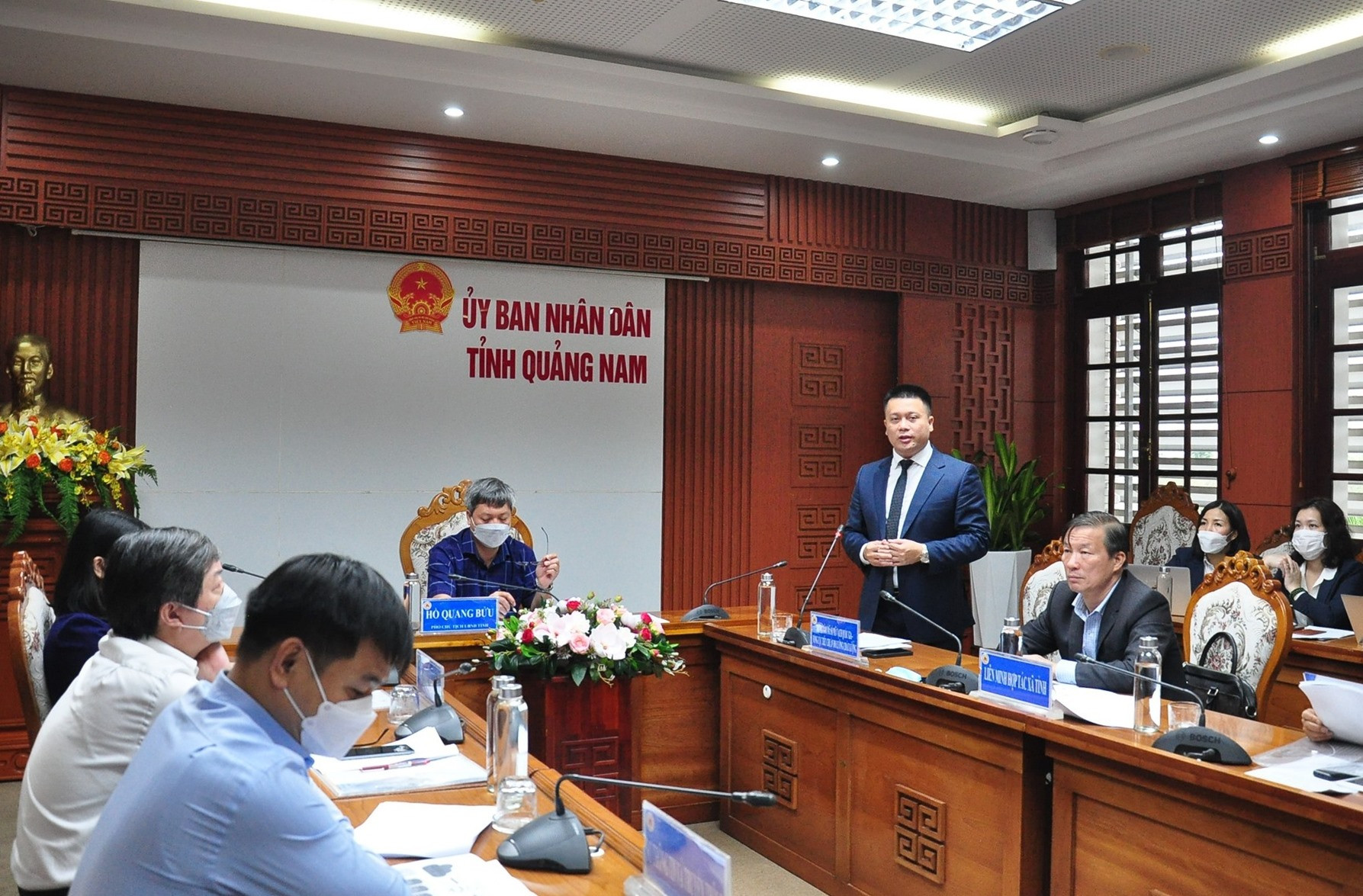 Ông Bùi Bá Chính - Phó Giám đốc phụ trách Trung tâm Mã số - mã vạch (Bộ KH&CN) trình bày giải pháp công nghệ TXNG sản phẩm, hàng hóa. Ảnh: S.A