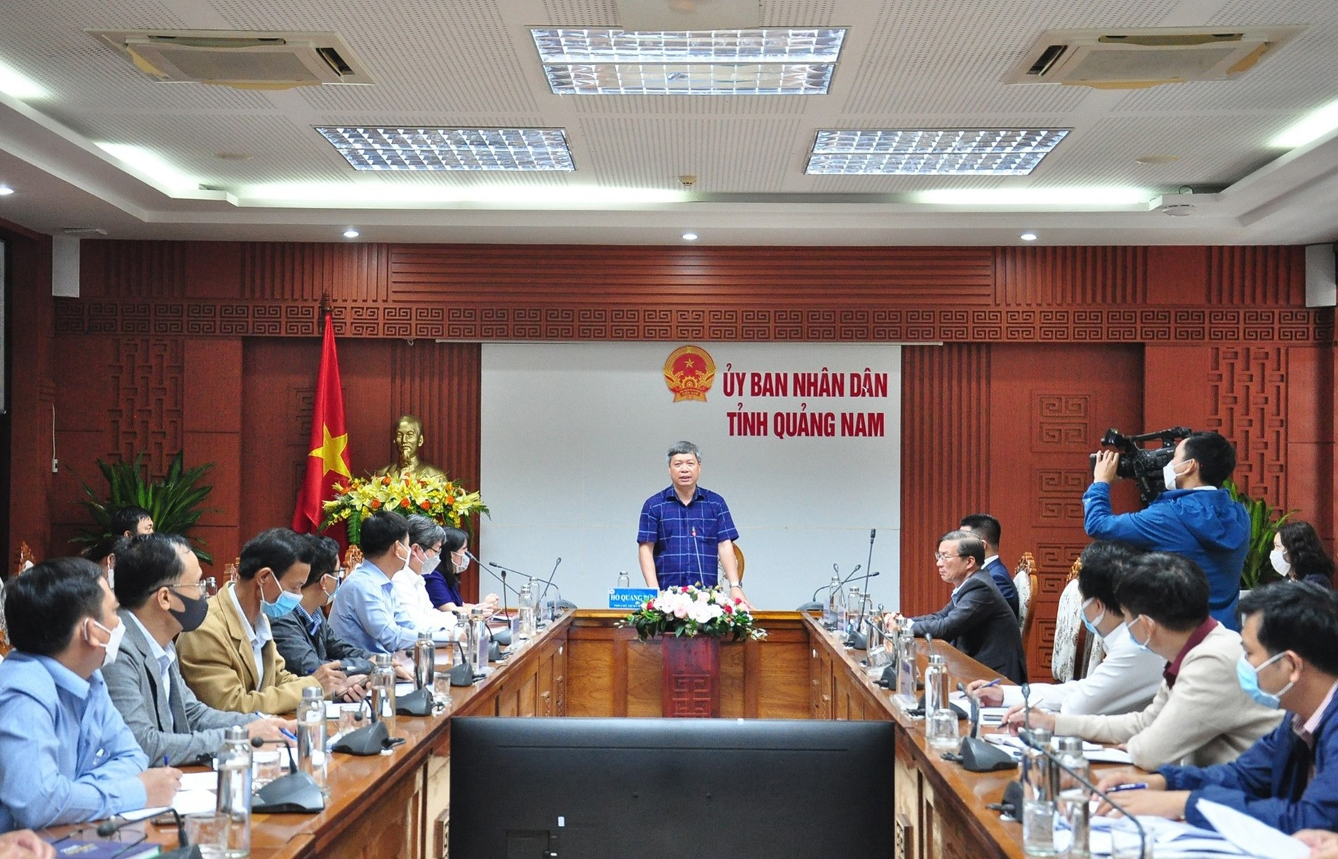 Phó Chủ tịch UBND tỉnh Hồ Quang Bửu phát biểu tại cuộc họp. Ảnh: S.A