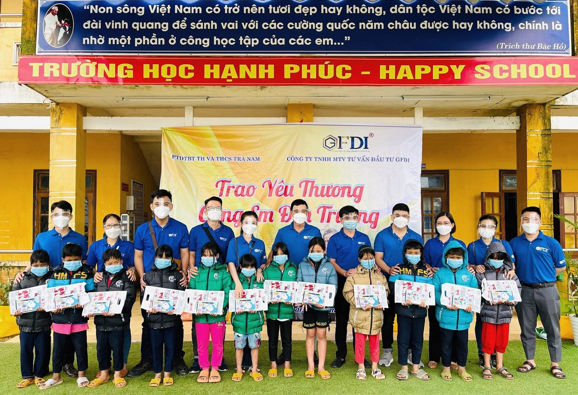 GFDI tặng quà cho học sinh tiểu học Trường PTDTBT TH&THCS Trà Nam