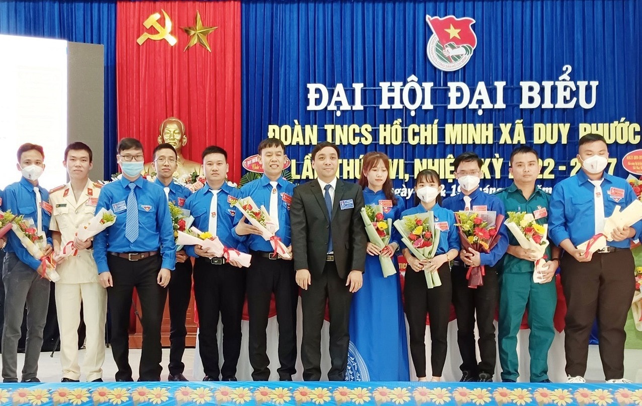 Ban chấp hành đoàn xã Duy Phước khóa XVI ra mắt nhận nhiệm vụ.