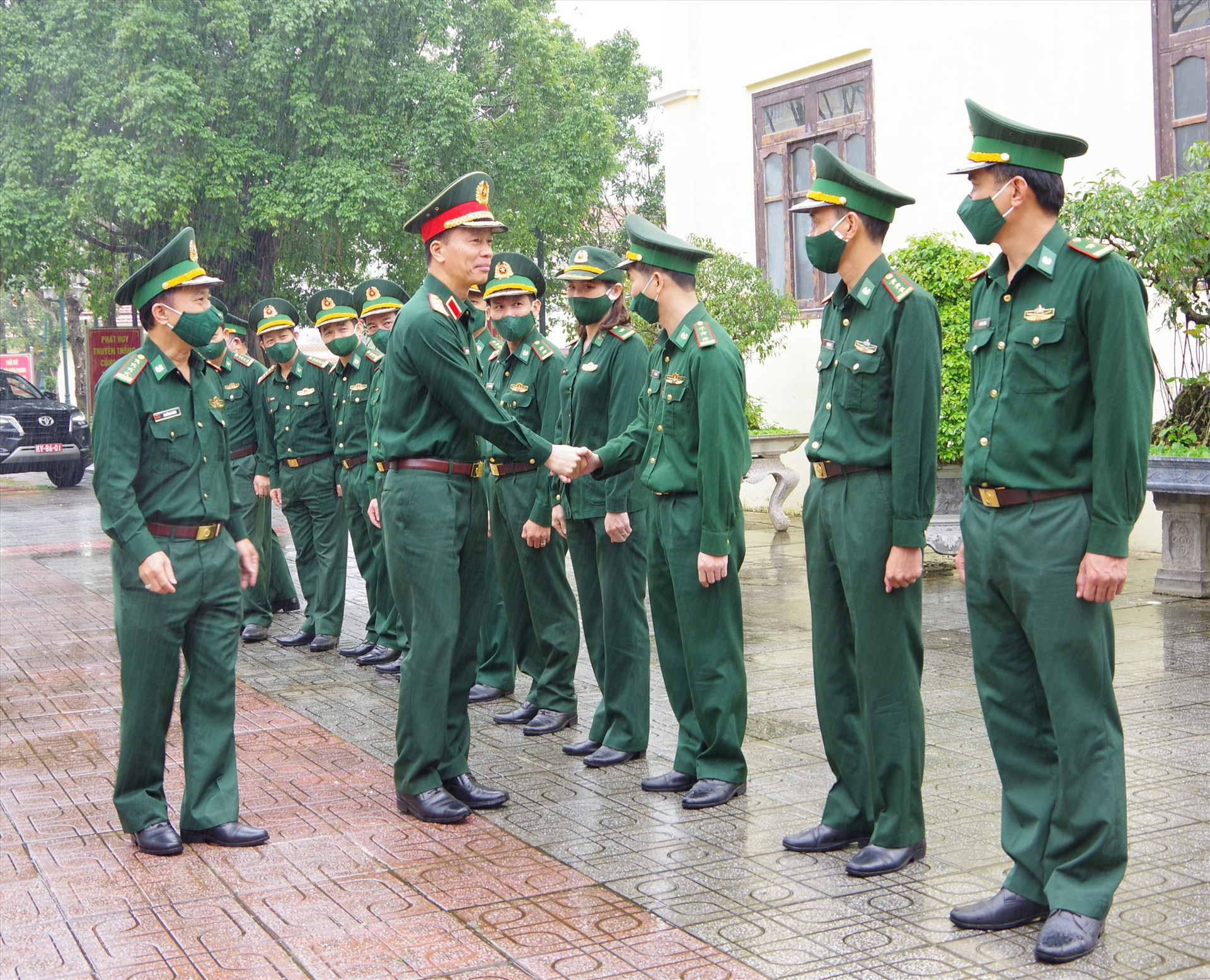 Trung tướng Nguyễn Trọng Bình – Phó Tổng Tham mưu trưởng QĐND Việt Nam thăm, chúc Tết tại Bộ Chỉ huy Bộ đội Biên phòng Quảng Nam. Ảnh: HỒNG ANH