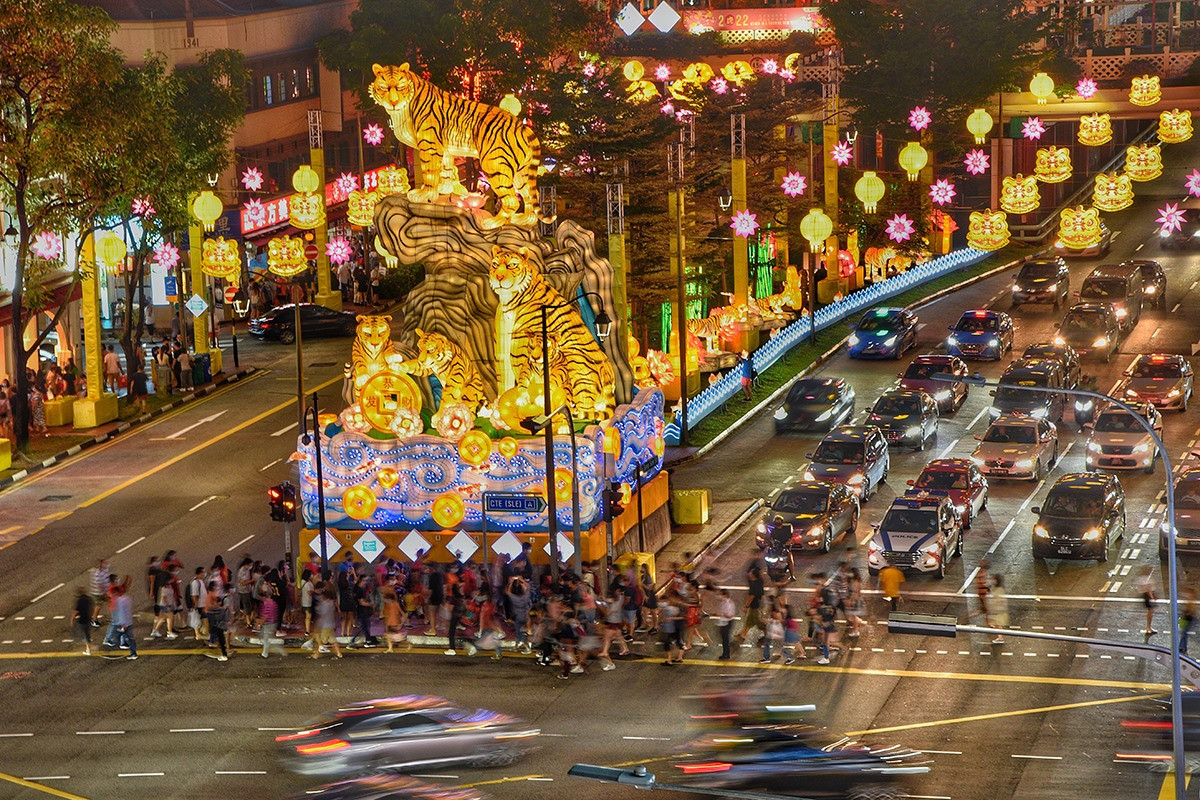Những chú hổ rực sáng khắp các nẻo đường ở Singapore để chào đón năm mới 2022. Ảnh: Straittimes