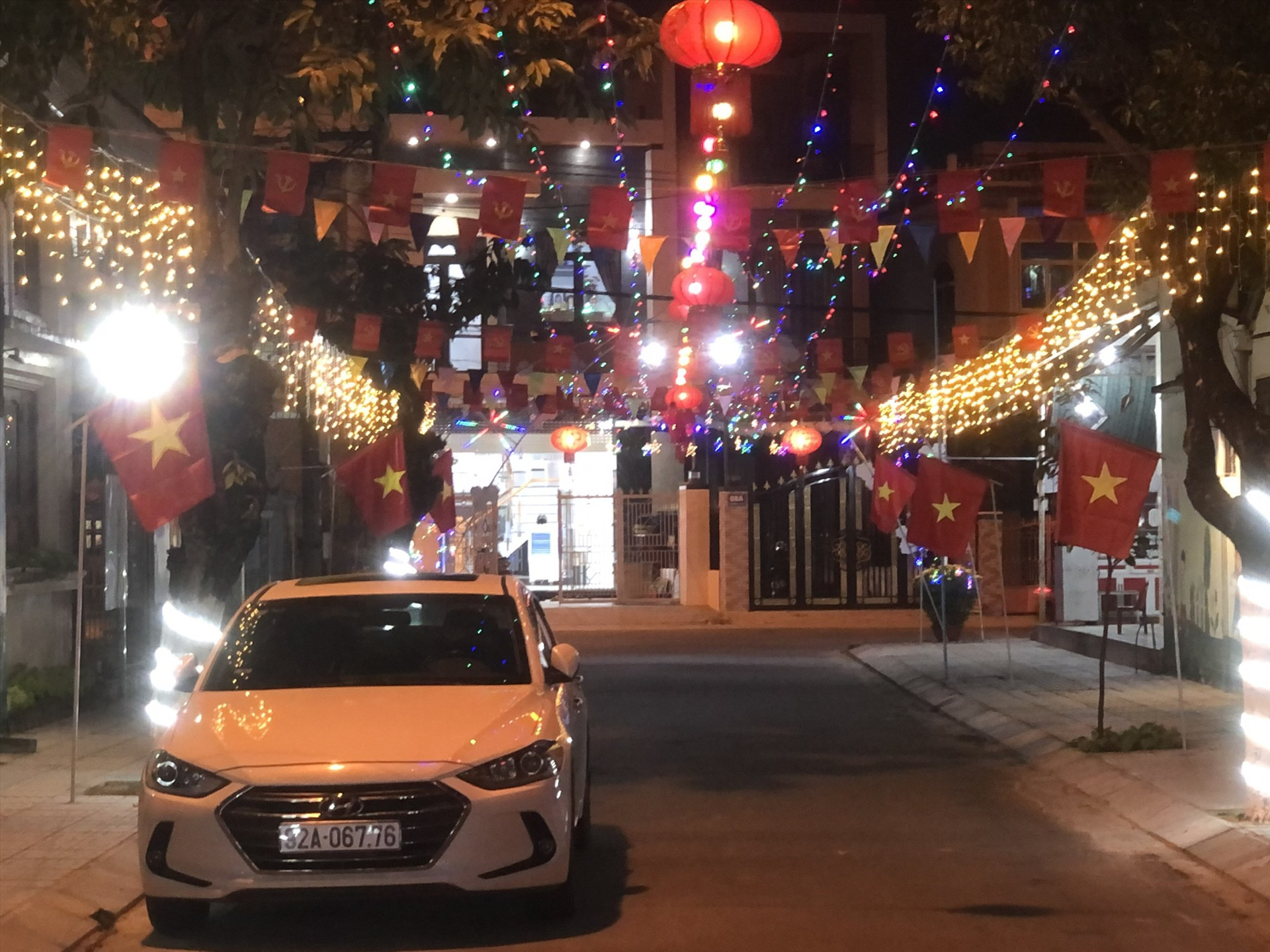 Tuyến đường Lê Văn Long, phường An Sơn về đêm.