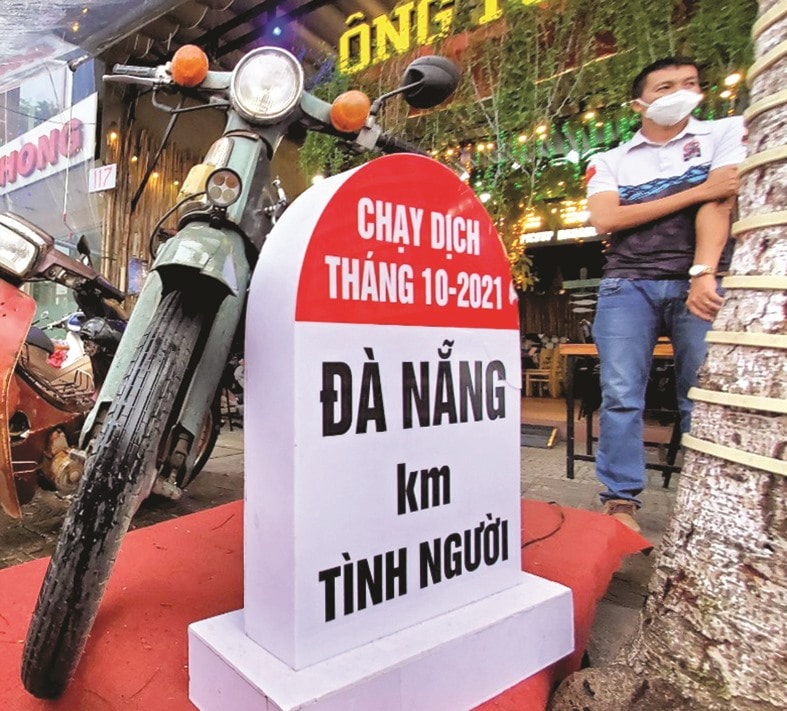 Cột “km tình người”.Ảnh: C.T