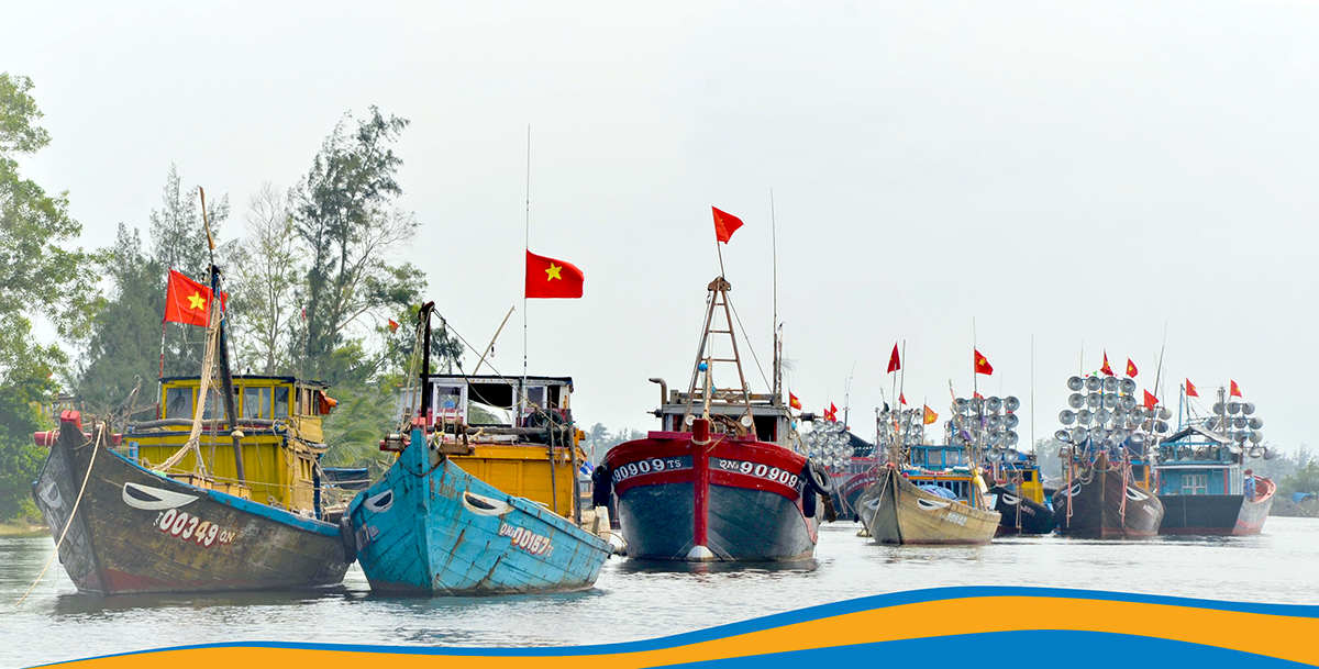 Quảng Nam phát triển tổng hợp kinh tế biển, với việc hiện đại hóa phương tiện tàu đánh bắt xa bờ.