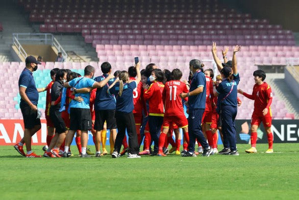 Đội tuyển nữ Việt Nam được Liên đoàn bóng đá Việt Nam (VFF) thưởng nóng 3 tỉ đồng sau khi đánh bại Đài Loan 2-1 và giành vé đến World Cup 2023