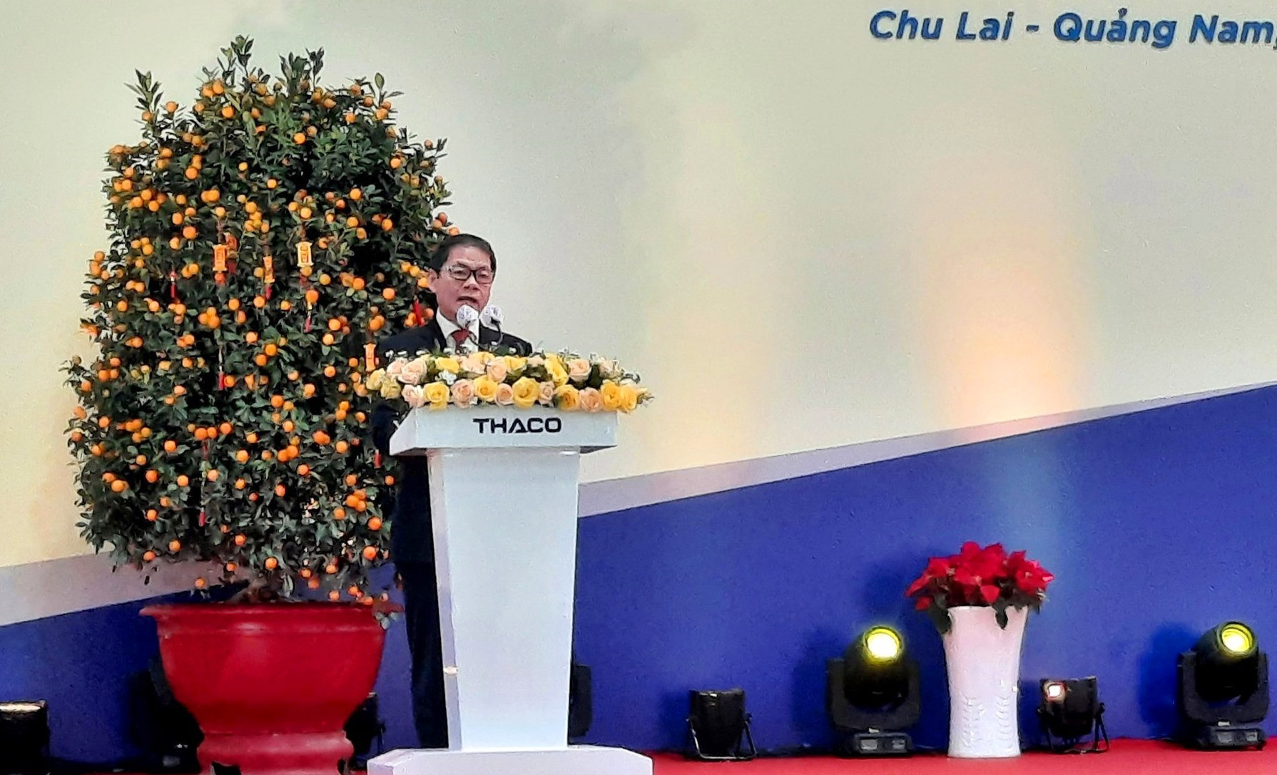 Ông Trần Bá Dương - Chủ tịch Hội đồng quản trị Thaco đọc thông điệp, chiến lược của Thaco trong năm 2022. Ảnh: H.Đ