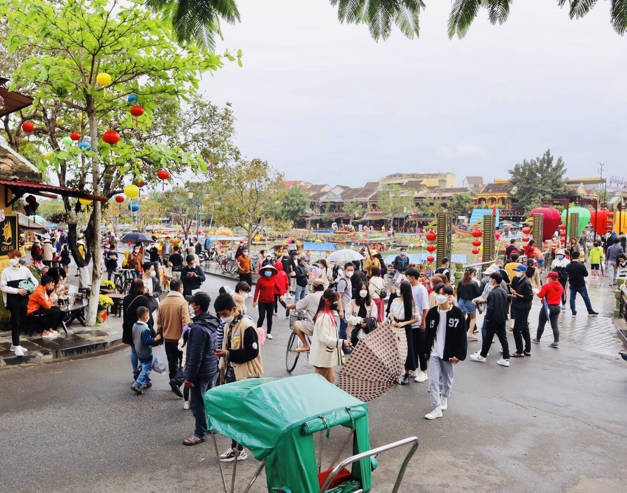 Hoi An ancient town is crowded with visitors on Tet holidays