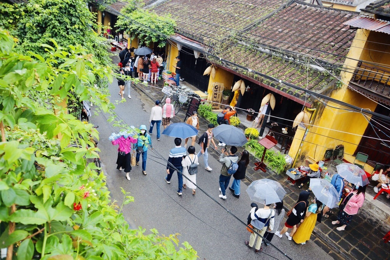 Visitors at Hoi An ancient quarter