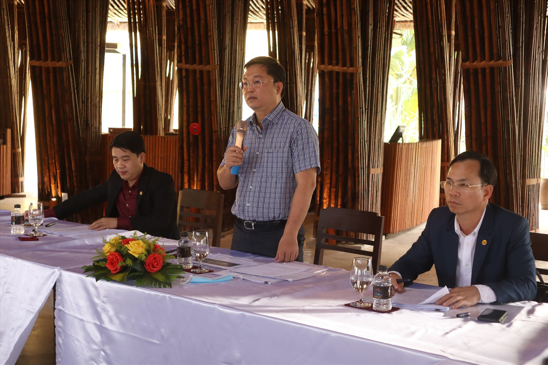 Chủ tịch UBND tỉnh Lê Trí Thanh đề nghị các đơn vị liên quan khẩn trương hoàn thiện kịch bản lễ khai mạc trong đó chú ý toát lên được chủ đề du lịch xanh. Ảnh: T.L